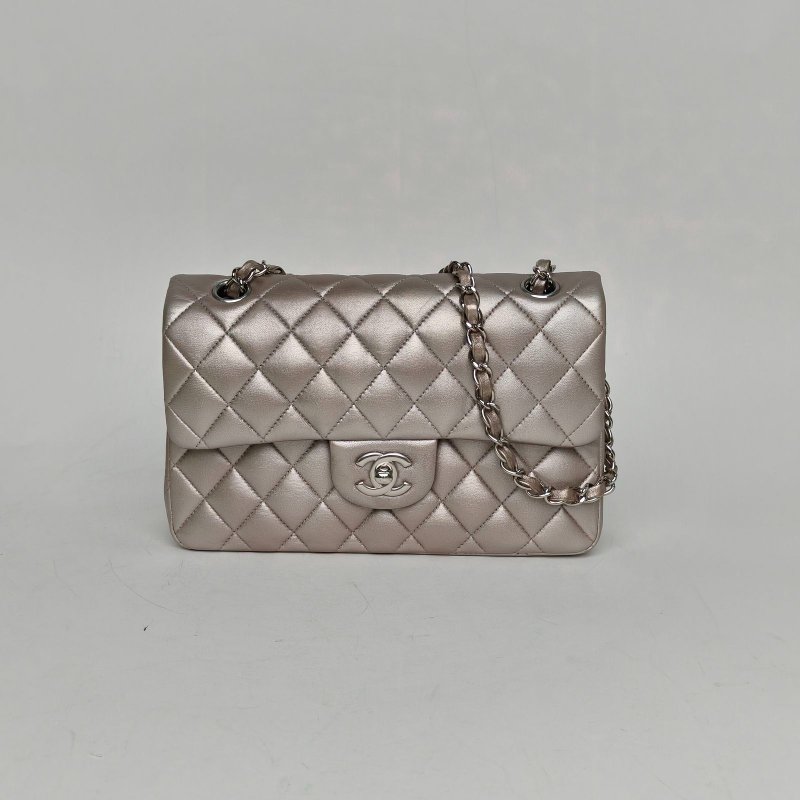 CHANEL CF口蓋包小號23珠光粉羊皮24開銀扣菱格紋肩背包-0