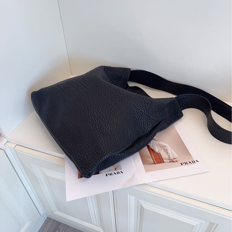 【99新🆕】Prada 秀款黑武士🥷Threesis Bag全黑全皮徽標僧侶包  單肩包-5