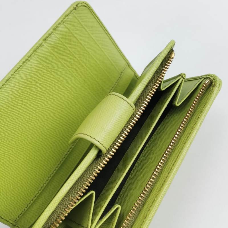 Prada牛皮純色字母Logo錢包-5