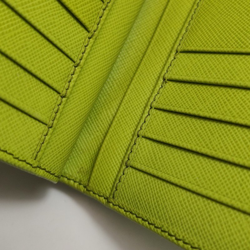 Prada牛皮純色字母Logo錢包-7