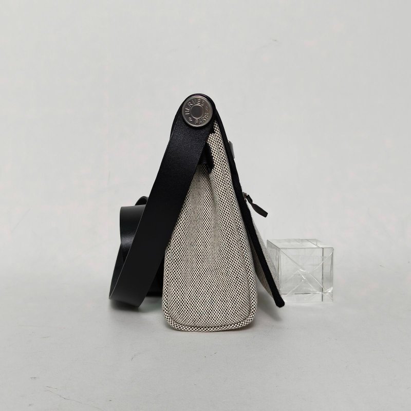 HERMES HerbagZip20帆布拼牛皮89黑色帆布/Hunter牛皮K2025銀扣肩背包-1