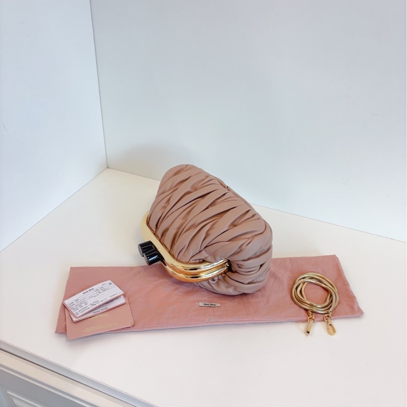 【閒置品🆕】MiuMiu Belle蛙口小元寶鏈條包 芯片款 自帶少女感的‘美人包’🫧經典皺摺軟糯雲朵斜挎包-5