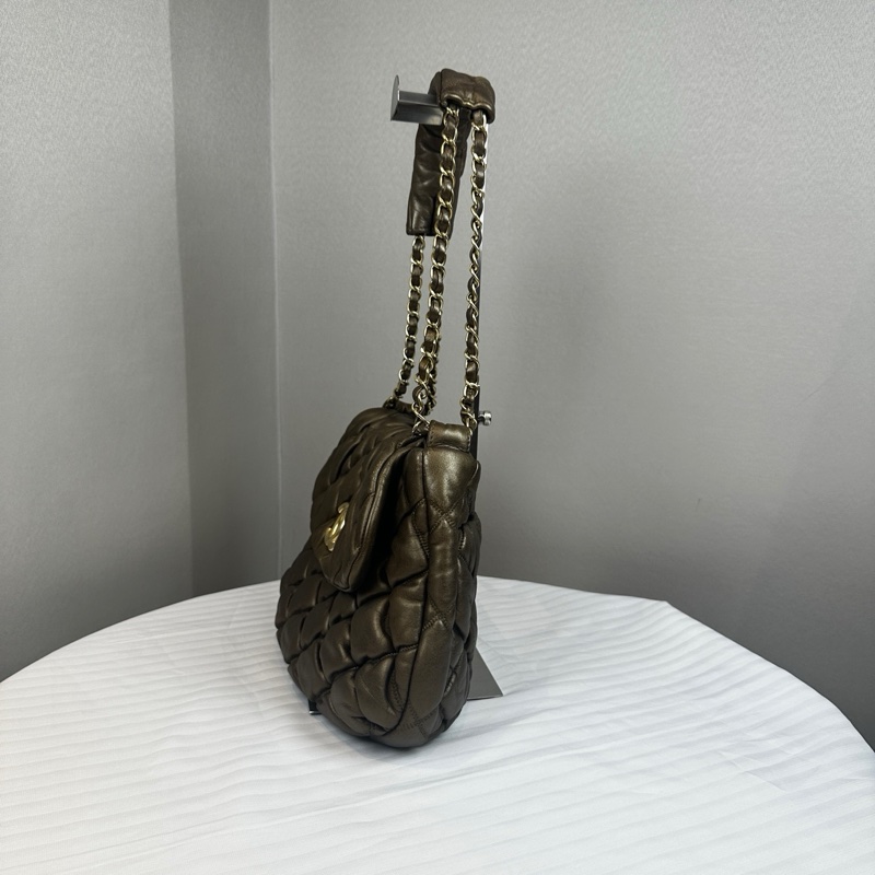 香奈兒/Chanel Metallic Bubble Quilted Bag金屬色單肩腋下包29x10x20cm-5