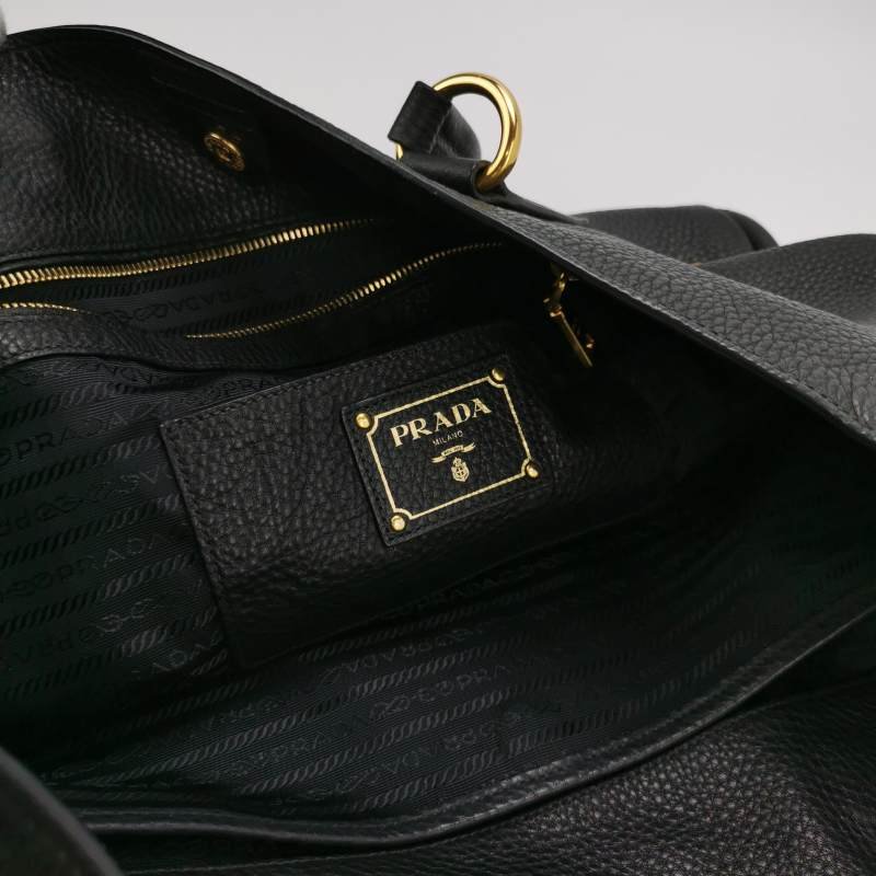 Prada牛皮純色字母Logo單肩包-7