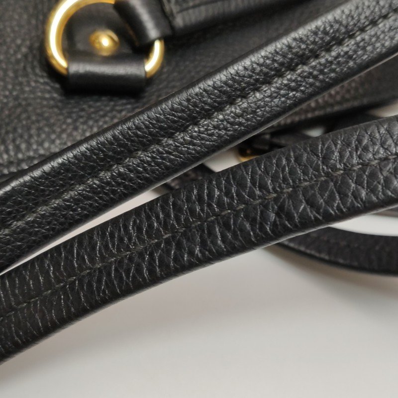 Prada牛皮純色字母Logo單肩包-11