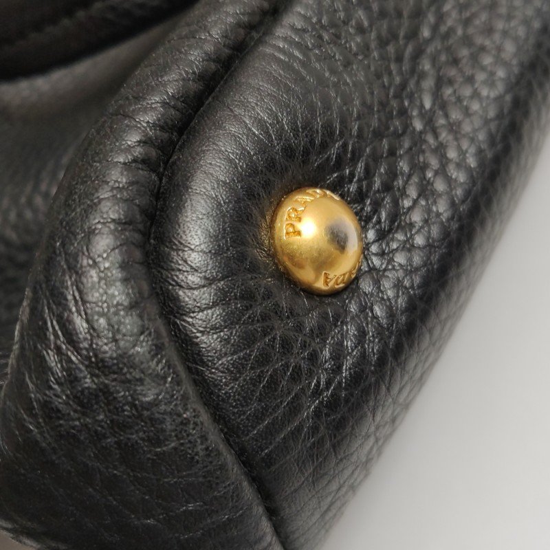 Prada牛皮純色字母Logo單肩包-14