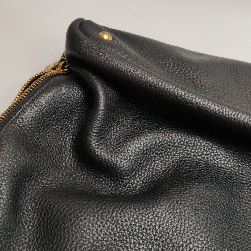 Prada牛皮純色字母Logo單肩包-16