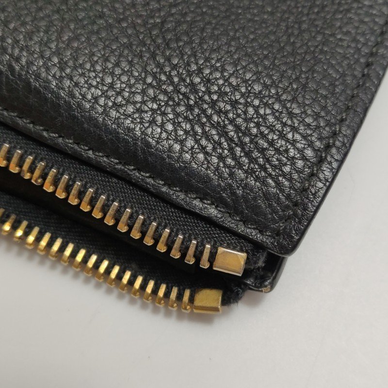 Prada牛皮純色字母Logo單肩包-17