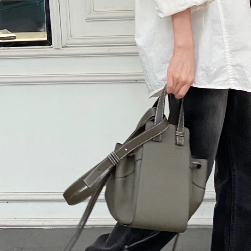 #專櫃1️⃣5️⃣萬 #全牛皮 Loewe吊床包小號 #絕版稀有色釋出 #僅一顆超甜💰-3