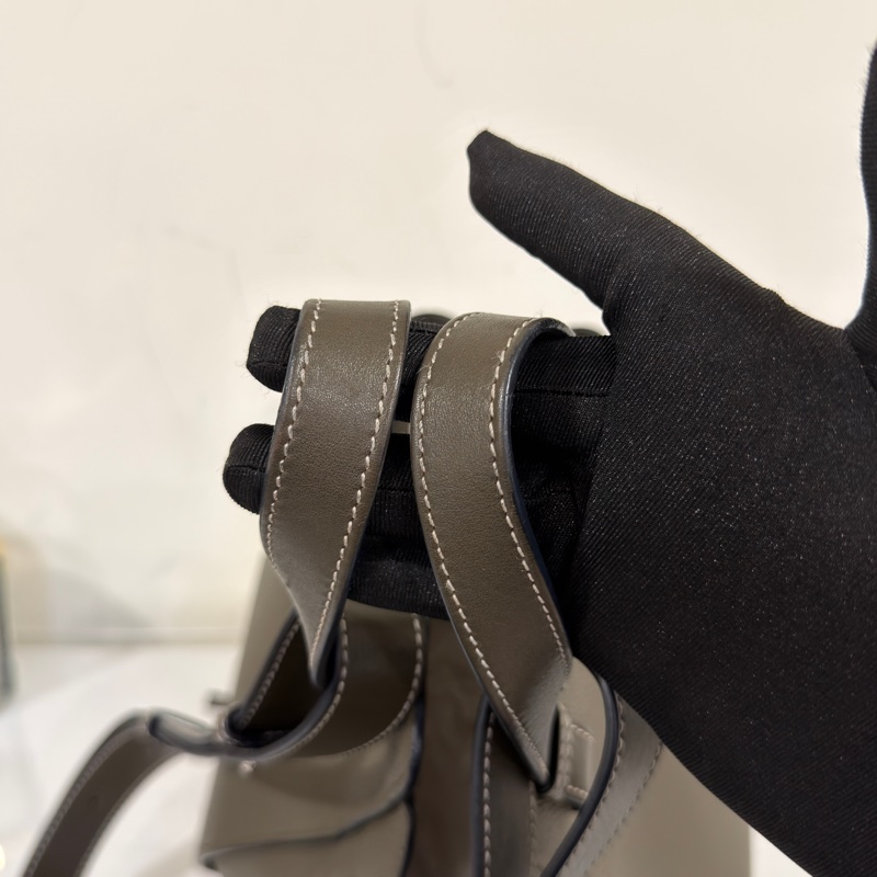 #專櫃1️⃣5️⃣萬 #全牛皮 Loewe吊床包小號 #絕版稀有色釋出 #僅一顆超甜💰-8