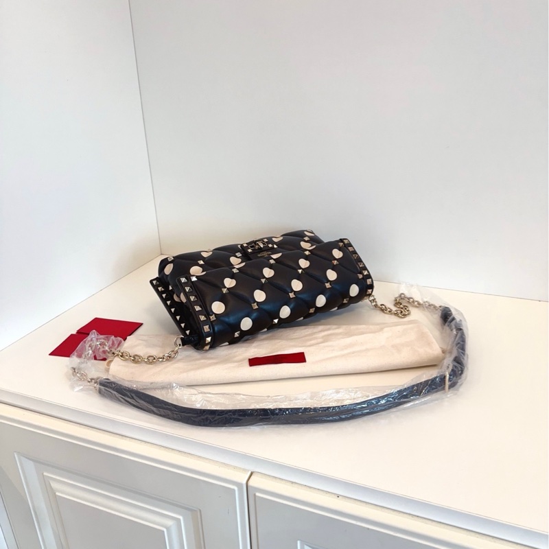 【存放品99新🆕】Valentino 黑金鉚釘泡芙包 特別款波點🐻❄️大菱格 斜挎包-4