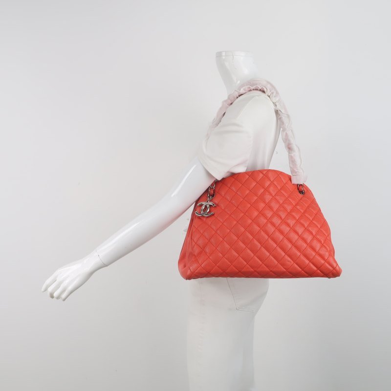 Chanel Mademoiselle 牛皮純色菱格絎縫曲線造型單肩包-1