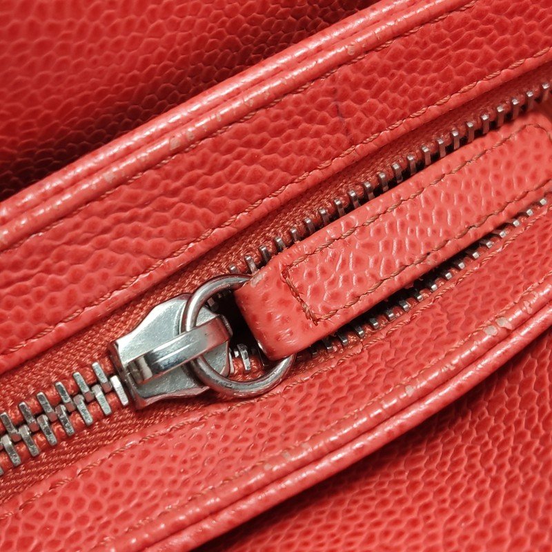 Chanel Mademoiselle 牛皮純色菱格絎縫曲線造型單肩包-13