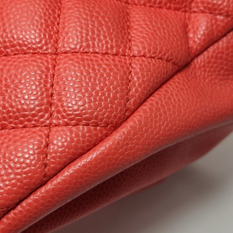 Chanel Mademoiselle 牛皮純色菱格絎縫曲線造型單肩包-16