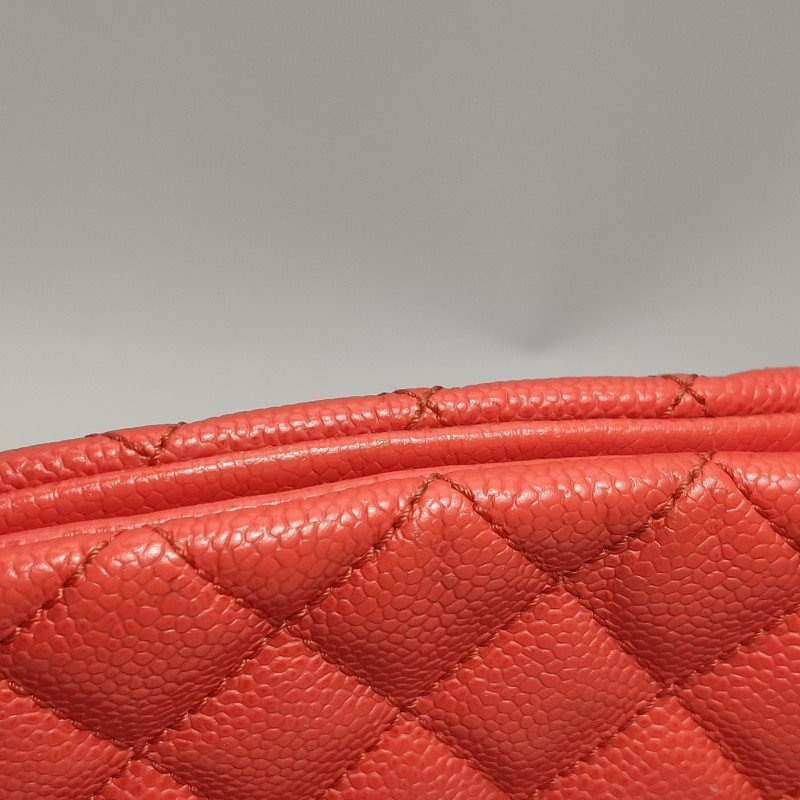 Chanel Mademoiselle 牛皮純色菱格絎縫曲線造型單肩包-17