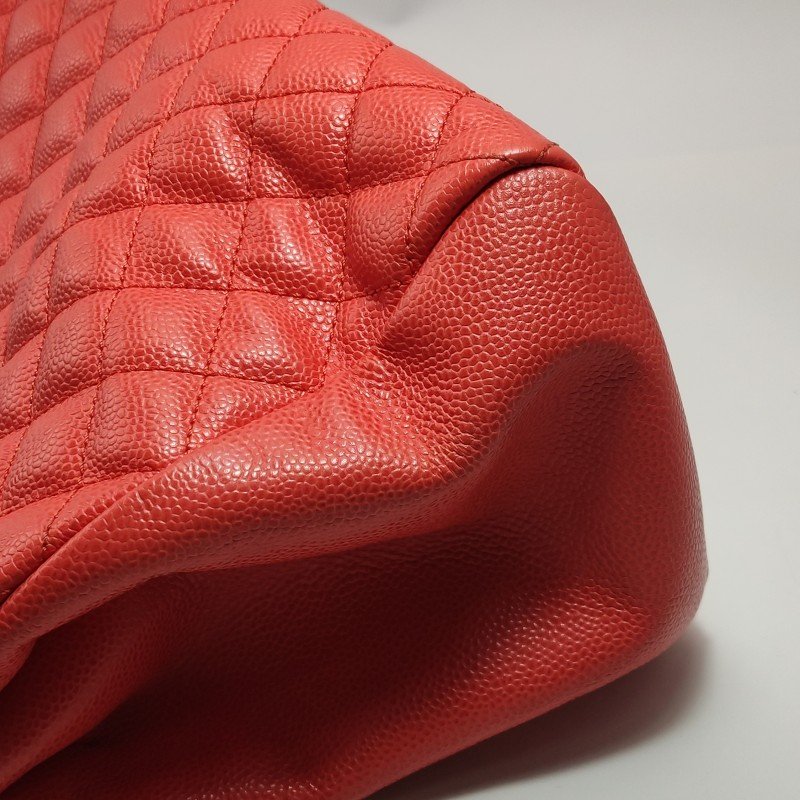 Chanel Mademoiselle 牛皮純色菱格絎縫曲線造型單肩包-21