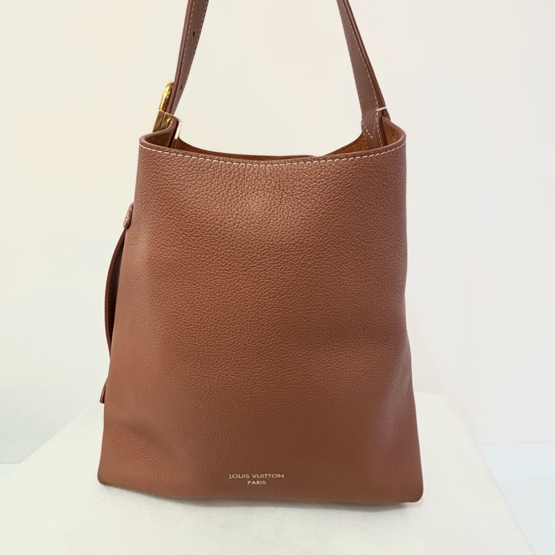 LV 琥珀色牛皮Low Key Hobo PM-0