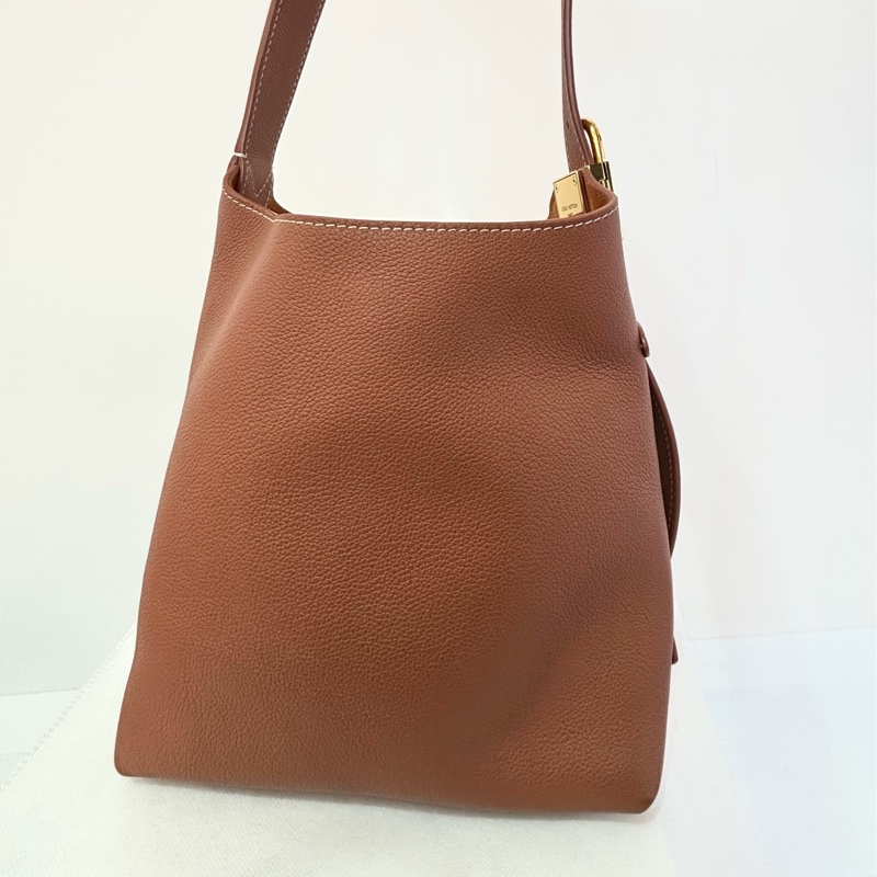 LV 琥珀色牛皮Low Key Hobo PM-1