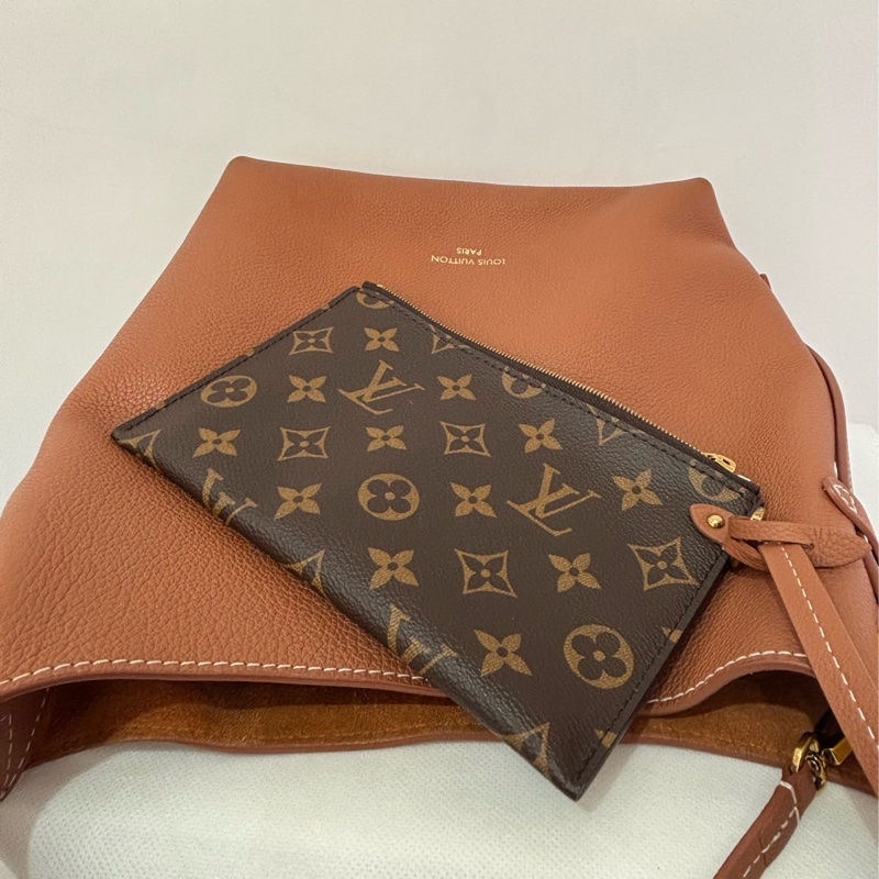 LV 琥珀色牛皮Low Key Hobo PM-8