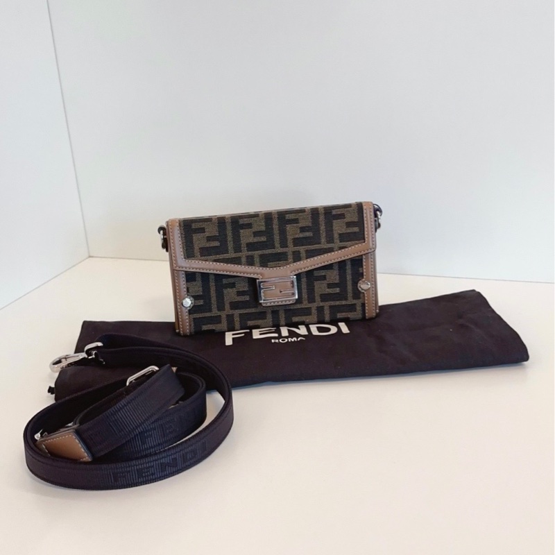 【98新🆕】Fendi Baguette soft trunk老花mini橫版法棍盒子包斜挎包-0