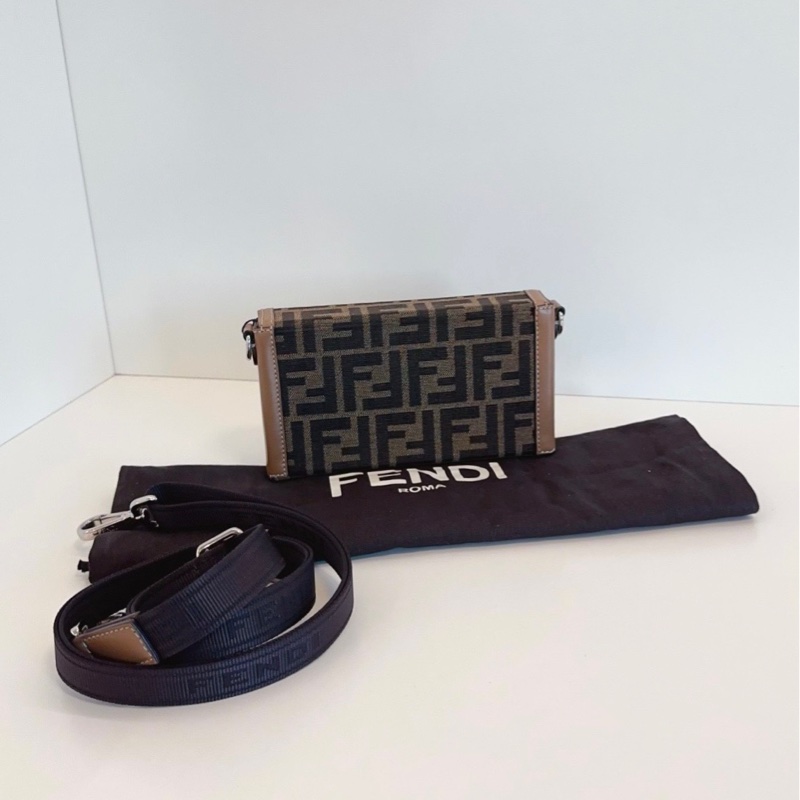 【98新🆕】Fendi Baguette soft trunk老花mini橫版法棍盒子包斜挎包-2
