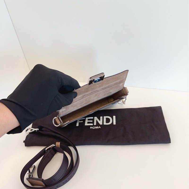 【98新🆕】Fendi Baguette soft trunk老花mini橫版法棍盒子包斜挎包-6