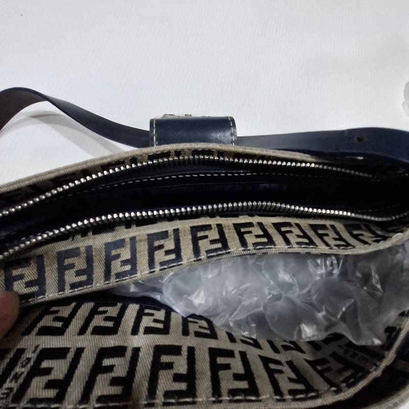 Vintage FENDI 海軍藍緹花布面料銀釦肩背包-13