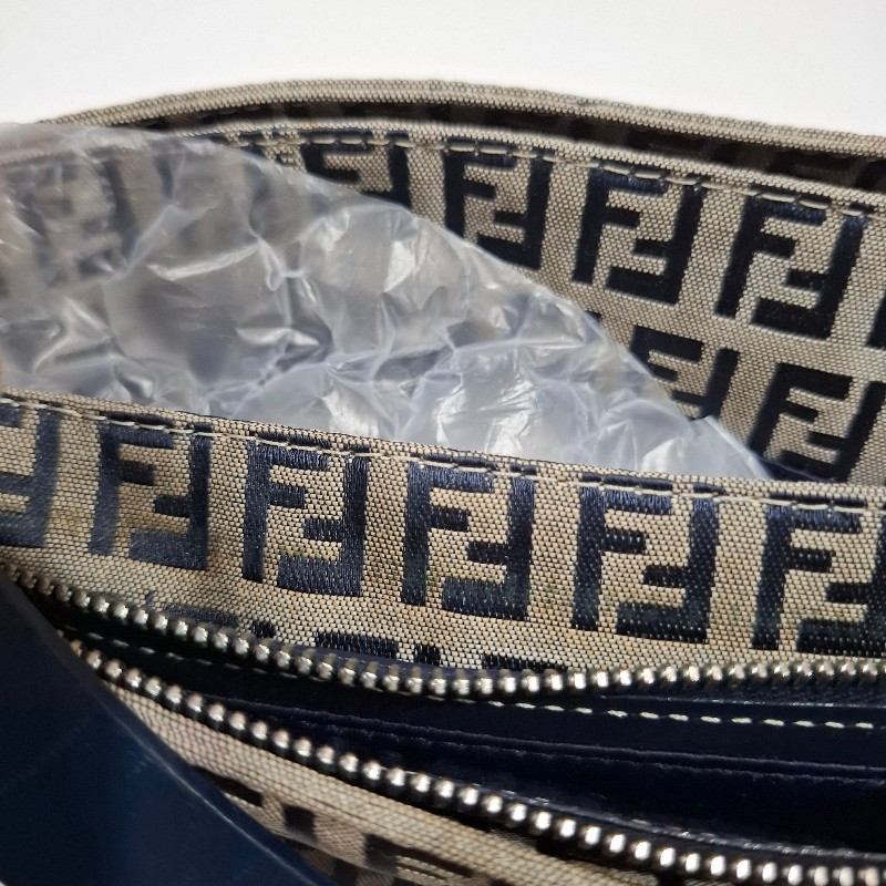 Vintage FENDI 海軍藍緹花布面料銀釦肩背包-17