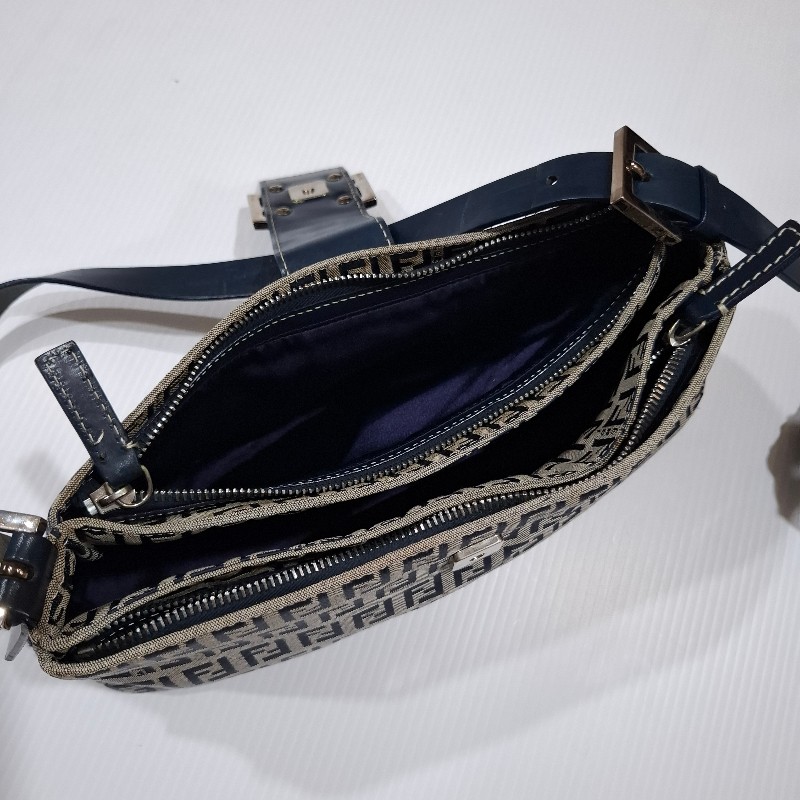 Vintage FENDI 海軍藍緹花布面料銀釦肩背包-24