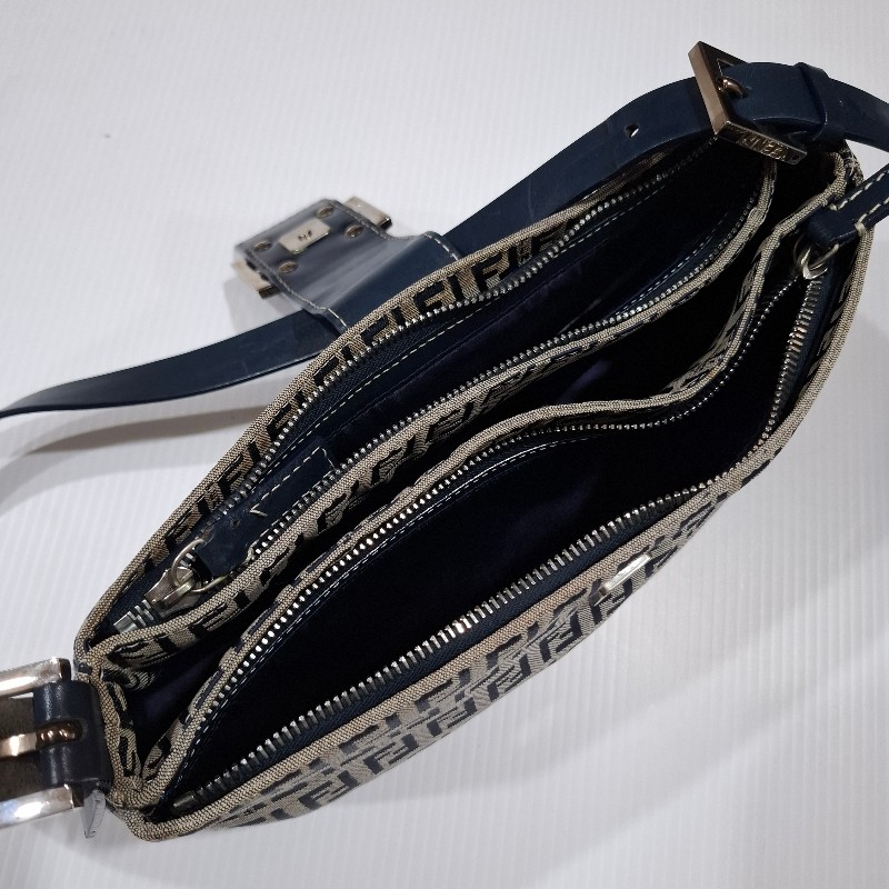 Vintage FENDI 海軍藍緹花布面料銀釦肩背包-26