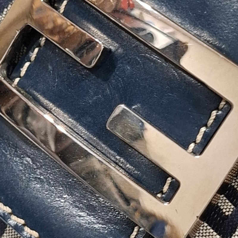 Vintage FENDI 海軍藍緹花布面料銀釦肩背包-32
