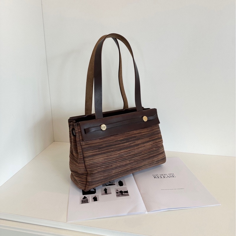 【98新🆕】Hermes 絕版✨羊切皮橫版Herbag 深棕大地色🪵銀扣 單肩包-1