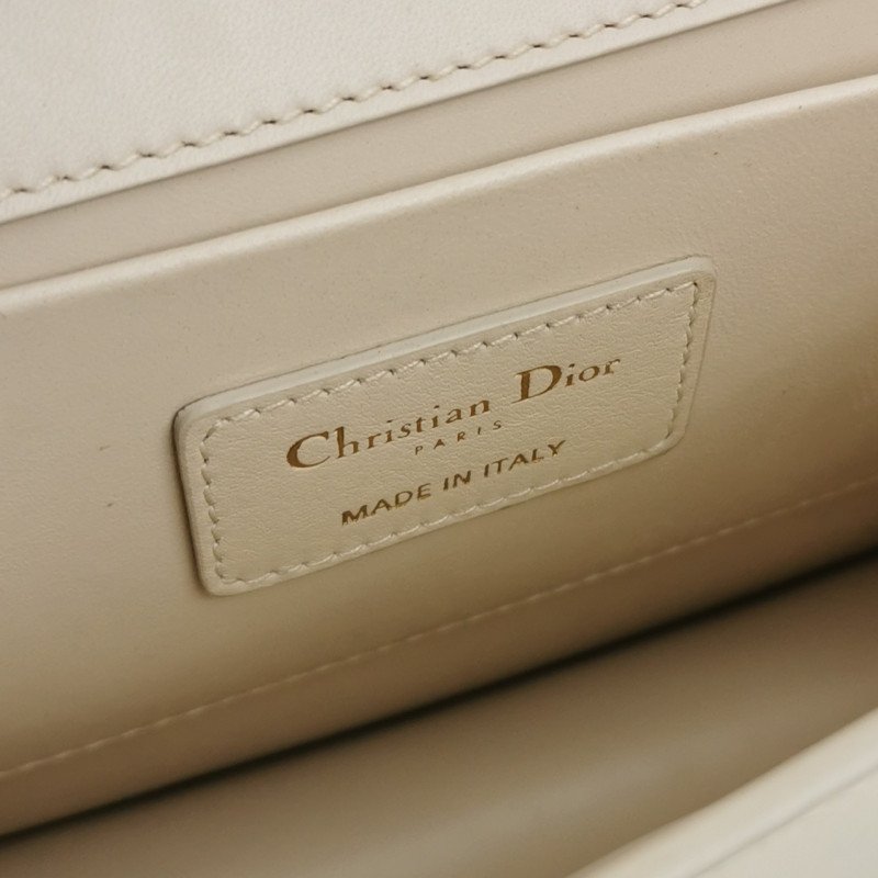 Dior 30 Montaigne 蒙田包小號牛皮純色CD標誌斜挎包-7