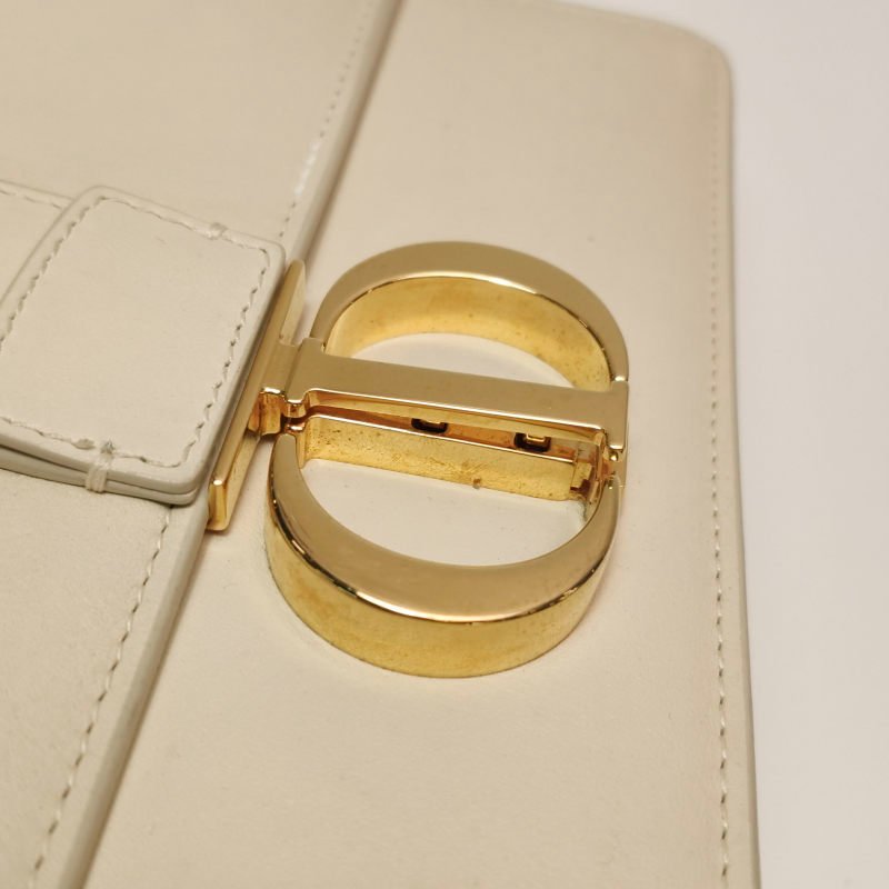 Dior 30 Montaigne 蒙田包小號牛皮純色CD標誌斜挎包-11