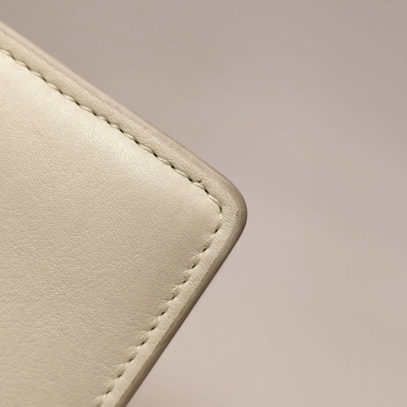 Dior 30 Montaigne 蒙田包小號牛皮純色CD標誌斜挎包-16