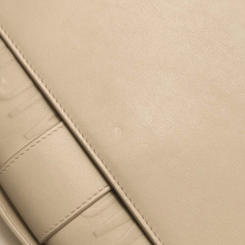 Dior 30 Montaigne 蒙田包小號牛皮純色CD標誌斜挎包-20