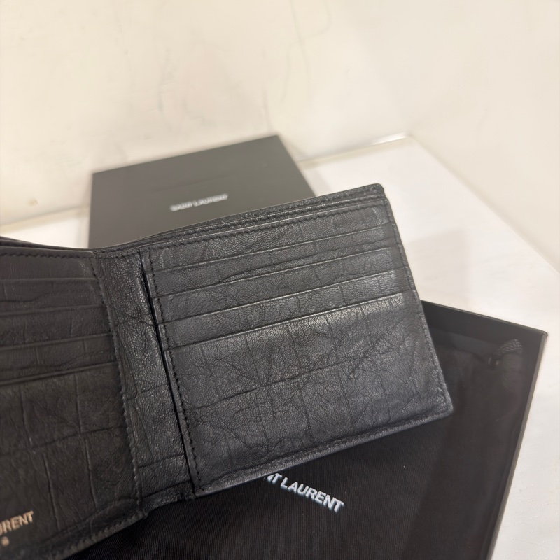#全配🉑送禮 #男女同款 Ysl SoBlack 鱷魚壓紋牛皮對開短夾-7
