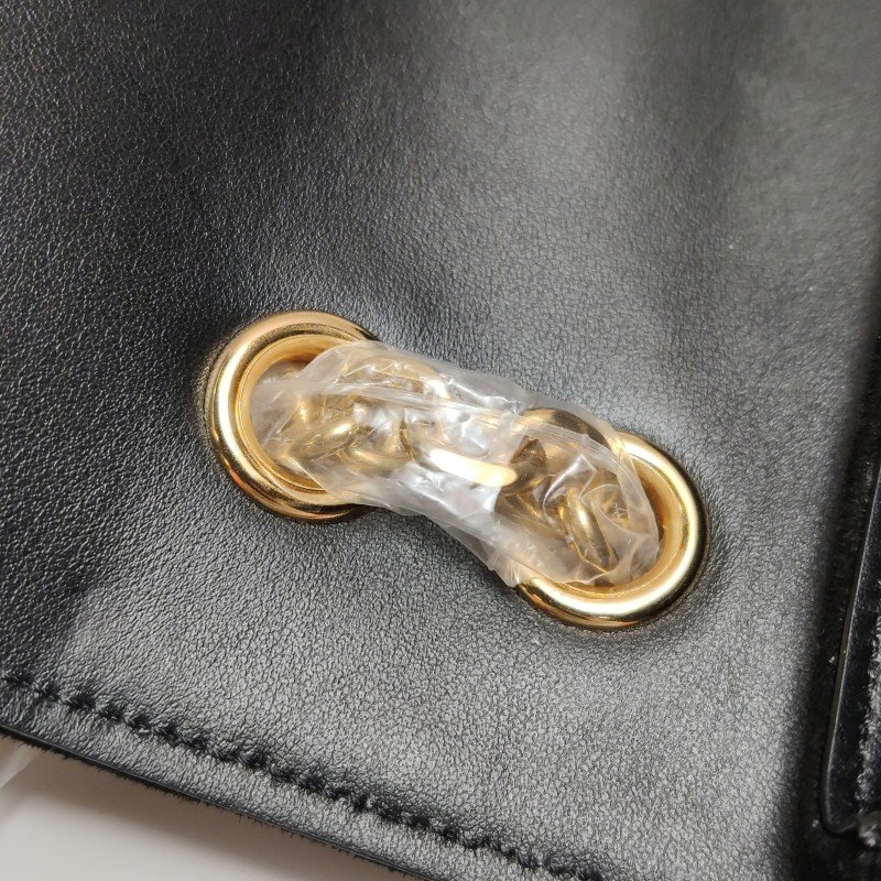 Celine CBag中號翻毛皮純色絎縫金屬扣斜挎包單肩包-12