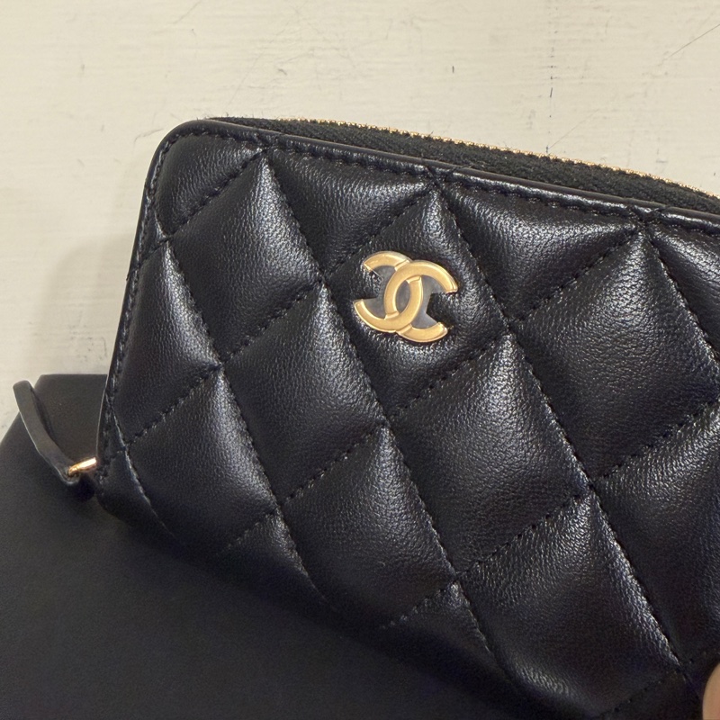 #全新帶膜 #全配🉑送禮 香奈兒黑金ㄇ字拉鍊零錢包 芯片款-3