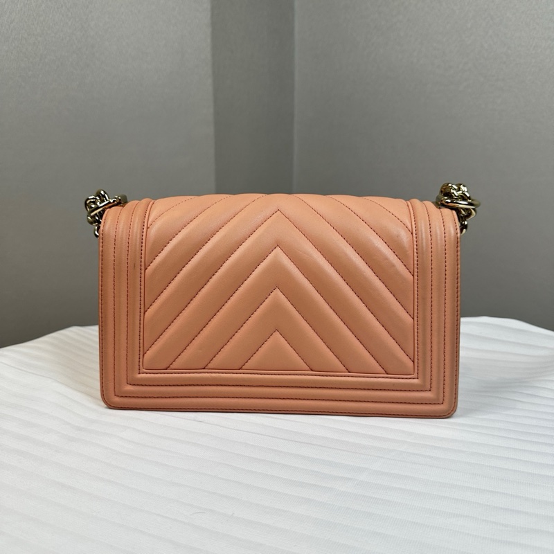 香奈兒/Chanel Leboy粉色金扣V紋中號肩背斜背包25x9x15cm-10