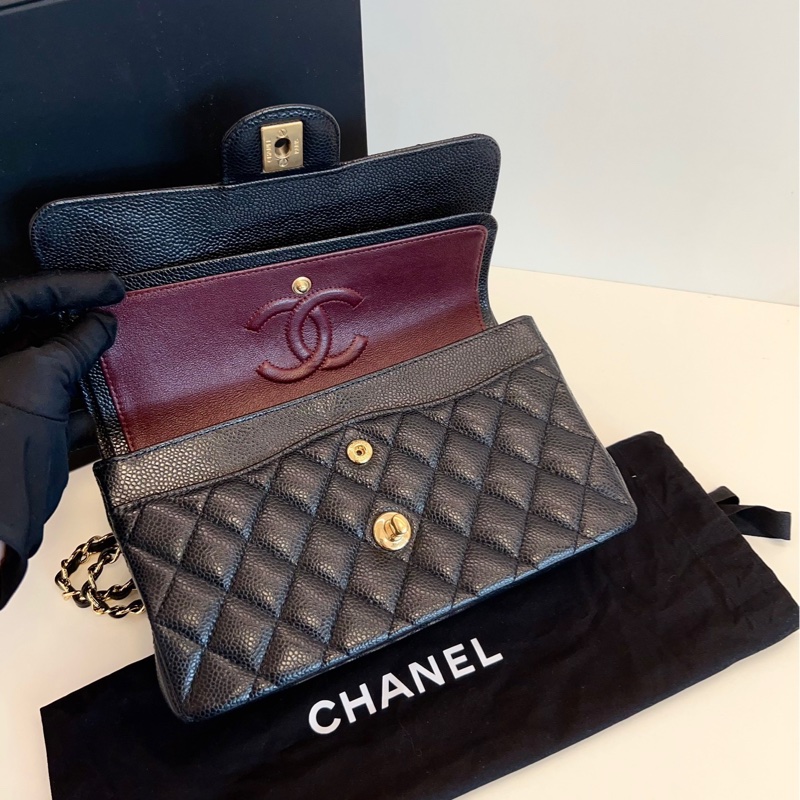 【99新閒置🆕】Chanel Classic黑金魚子醬CF 紅內雙蓋小號 單肩包-7