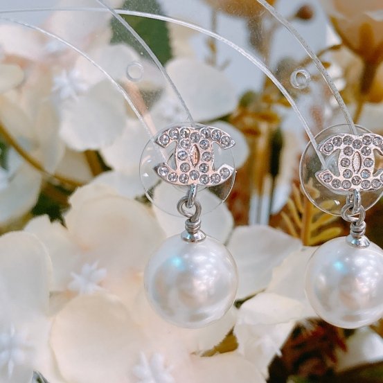 TW4594	Chanel 香奈兒 閃鑽 珍珠 優雅 氣質 銀飾 Mini CC With Pearl Earrings Crystal/Pearl x PHW-4