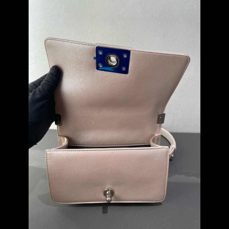 Chanel  Leboy 20cm 小號 珠光色粉 銀扣-16