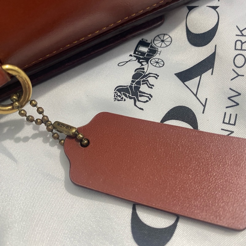 COACH 塗層帆布Chain Shoulder金 扣肩背袋-10