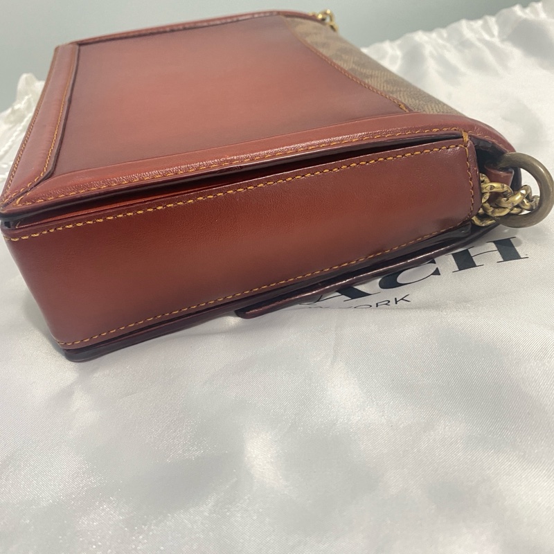 COACH 塗層帆布Chain Shoulder金 扣肩背袋-12