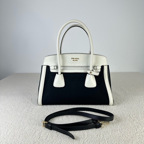 PRADA 熊貓拼色托特包 手提包 有肩帶可斜挎 白色牛皮拼黑色帆布 尺寸約33*24 款式稀有