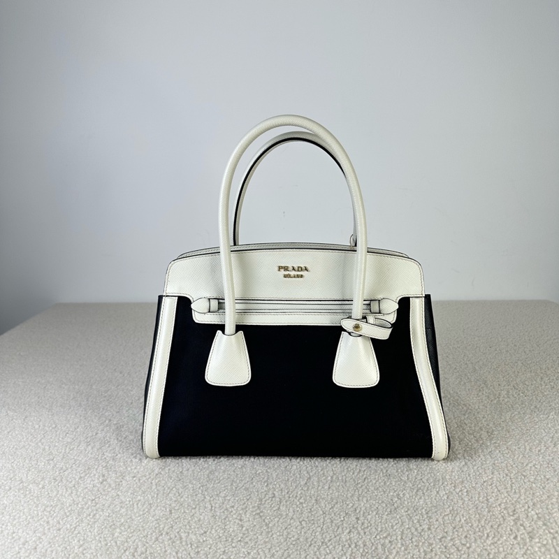 PRADA 熊貓拼色托特包 手提包 有肩帶可斜挎 白色牛皮拼黑色帆布 尺寸約33*24 款式稀有-1