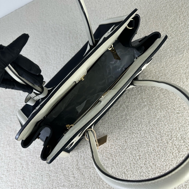 PRADA 熊貓拼色托特包 手提包 有肩帶可斜挎 白色牛皮拼黑色帆布 尺寸約33*24 款式稀有-5