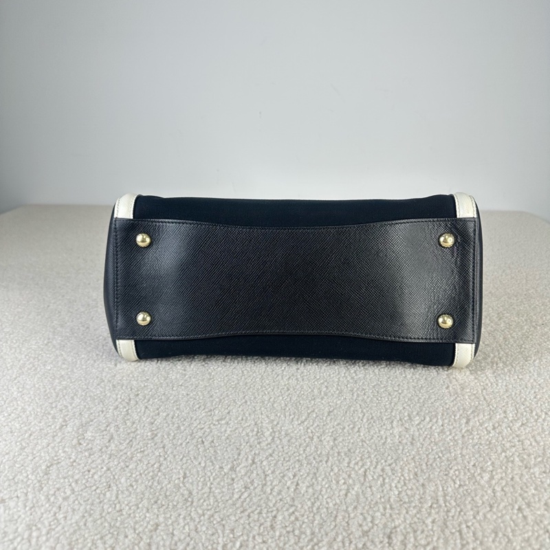 PRADA 熊貓拼色托特包 手提包 有肩帶可斜挎 白色牛皮拼黑色帆布 尺寸約33*24 款式稀有-6