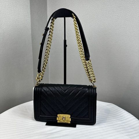 香奈兒/Chanel Leboy黑色牛皮金扣V紋中號肩背斜背包 25x8x15cm